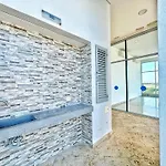 Ocean View-Valentino! By Airport!